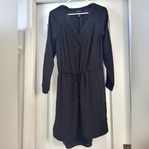 White House Black Market Dresses & Skirts - White House Black Market Black V-Neck Long Sleeve Dress
